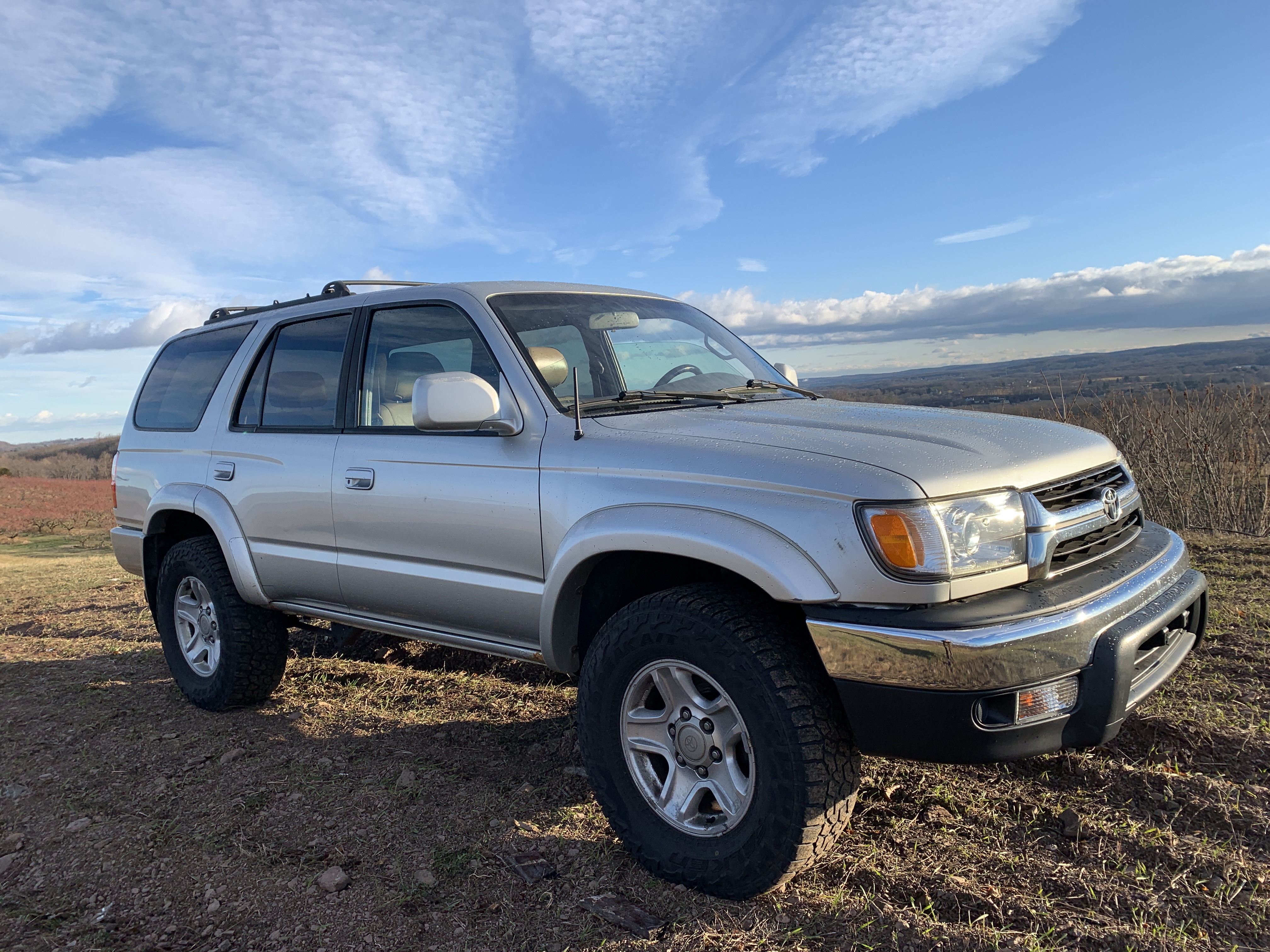 2002 Toyota 4Runner SR5 THIRD GENERATION - 3rd Gen 3.4L V6 4×4 - BEAUTIFUL - RUNS GREAT - HIGH MECHANICAL BASELINE - New Timing Belt, New Waterpump, New Head Gaskets, New Radiator, New Alternator, New Brakes, New Valve Cover Gaskets, New Wildpeak Tires, New Shocks, New Muffler / Exhaust, New HID Headlights, Frame is Clean and solid, Cleaned and Undercoated - MORE — photo 14